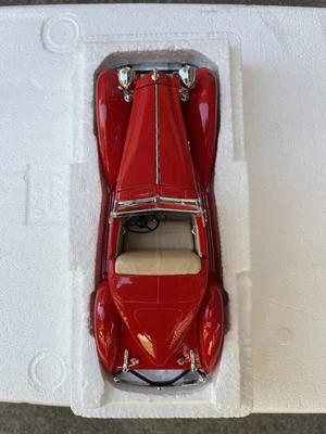 DANBURY MINT  DIECAST: 1934 PACKARD V-12 LEBARON SPEEDSTER 1:24.. - Image 1 of 4