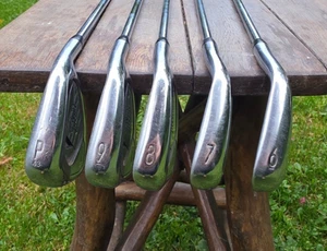 Titleist T200 5 Schläger Eisensatz : Pw-6 : Regular Flex - Guter Zustand - Bild 1 von 15