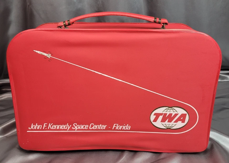 Maleta de viaje roja vintage TWA JFK SpaceCenter años 60 70 aerolínea coleccionable Foto 1 de 4