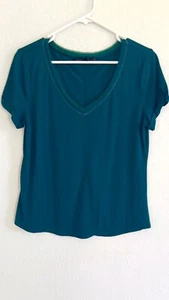White House Black Market WHBM green vneck tshirt Med EUC - Picture 1 of 5
