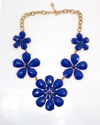 Collar grande y audaz flor azul llamativo con 5 flores unidas entre sí - NUEVO Foto 1 de 4