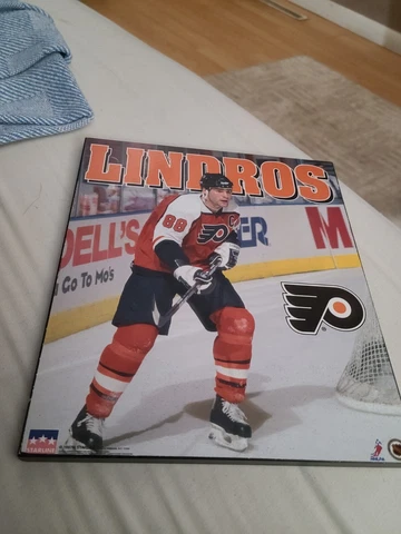 VTG PHILADELPHIA FLYERS ERIC LINDROS WOOD WALLHANGING 8"X10 ". FAIR CONDITION Cover