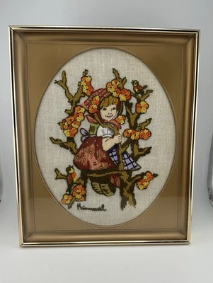 Hummel Enmarcado Bordado Seta Niña Columpio con Pájaros Colgante de Pared 9”x11” Foto 1 de 4