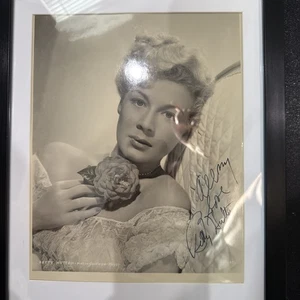 Betty Hutton Signed 8 X 10 Photo - Picture 1 of 2