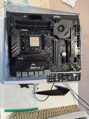 AMD Ryzen 7 5800x, Asus TUF Gaming X570-Pro Foto 1 de 2