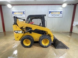 2015 CATERPILLAR 242D STANDARD FLOW OROPS WHEELED SKID STEER LOADER - Picture 1 of 12