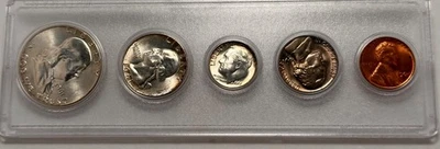 1961-P  UNCIRCULATED SET / TONING ON DIME AND NICKEL / SILVER HALF, QTR, & DIME - Image 1 of 2