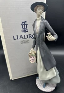 Lladro # 6351 Tokens of Love  Figurine With Original Box - Picture 1 of 15