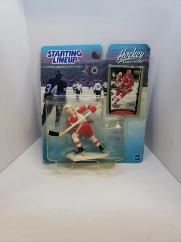 Hasbro Starting Lineup NHL 1999-2000 Detroit Red Wings Steve Yzerman Figure Cover