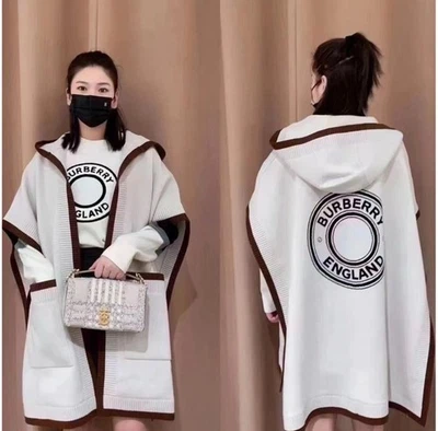 Poncho con capucha Burberry Carla Foto 1 de 4