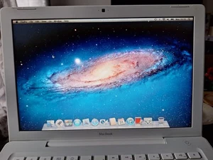 Apple Macbook 13" Early 2008 A1181 Intel Core 2 Duo 2.4ghz 2gb Ram - Picture 1 of 20