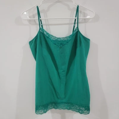 Camiseta sin mangas Y2K Express con ribete de encaje cami talla pequeña sujetador incorporado verde Elana Bella Foto 1 de 4