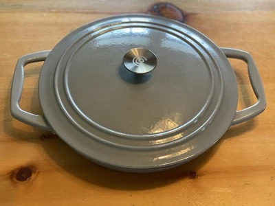 COOKS ESSENTIALS Gusseisen grau Emaille 12" Doppelgriff Pfanne mit Deckel - Bild 1 von 4