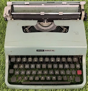 Olivetti Lettera 32 Vintage Typewriter Spain Made Junk Condition - Picture 1 of 9