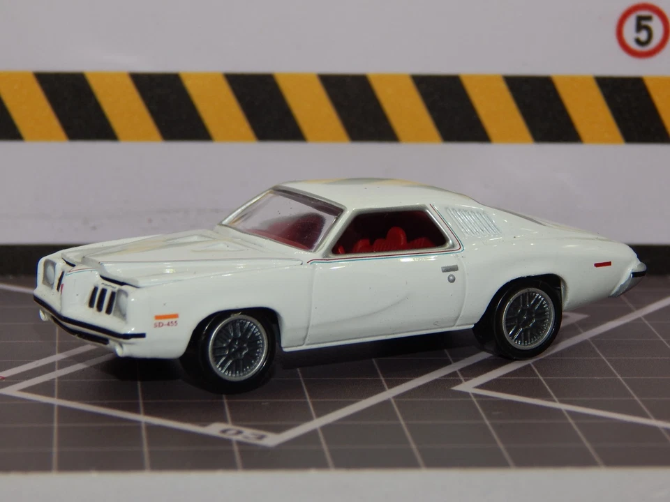 '73 1973 Pontiac Grand Am 400 HD V-8 White red interior 1/64 Diorama Model MINT - Image 1 of 4