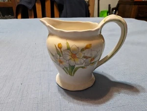 Vintage Mott Royal Crown Staffordhire England Floral Mini Creamer Pitcher - Picture 1 of 9