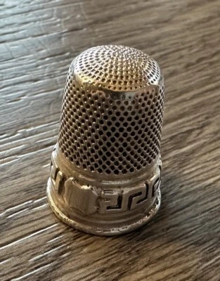 Dé à coudre ancien - argent massif - Photo 1/4