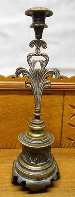 Antiguo candelabro de metal para muebles Foto 1 de 4