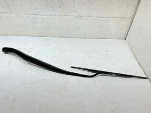 SSANGYONG TIVOLI FRONT WINDSCREEN WIPER ARM & BLADE LEFT PASSENGER SIDE 2015-ON - Picture 1 of 8