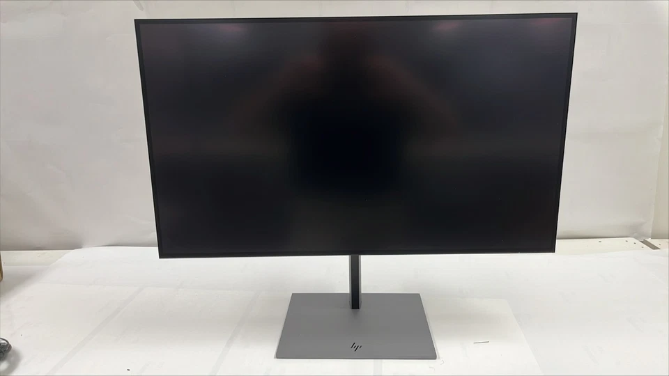 HP Z27q 27' QHD 2560 x 1440 (2K) 60 Hz HDMI, DisplayPort, USB Built-in Speakers - Image 1 of 4