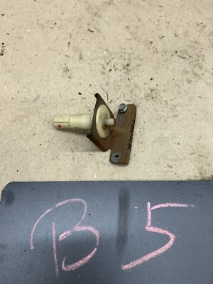 Interruptor de luz de cortesía Mercury Capri Ford Mustang 1980 Capri hatchback 1979-1986 Foto 1 de 4