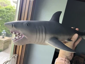 Maidenhead Giant Large 17” Great White Rubber Shark Figure Toys R Us - Picture 1 of 9