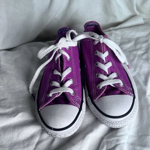CONVERSE Girls Hot Pink Cactus Lace Up CHUCK TAYLOR LO TOP SNEAKERS Youth 2 EUC - Picture 1 of 14