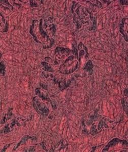 Rosas rojas en relieve tejidas Matelesse sedosas drapeadas mezcladas 45" de ancho x 2,75 yardas - Imagen 1 de 10