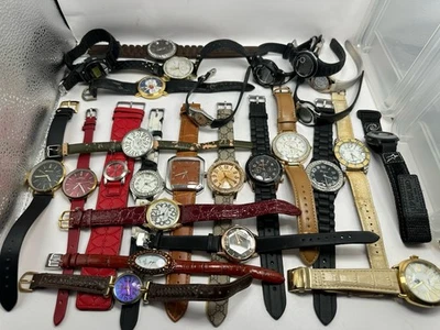 Lote de 25 relojes para mujer marcas mixtas para piezas o reparación G7 Foto 1 de 4