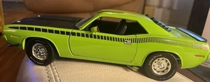 1970 PLYMOUTH AAR CUDA GREEN ERTL 1:18 OPENING HOOD & DOORS - Picture 1 of 17