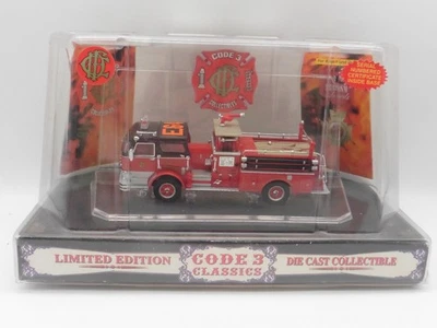 1:64  Code 3 no. 12372 / Mack  Pumper Fire Dept. Chicago - Feuerwehr / OVP - Bild 1 von 4