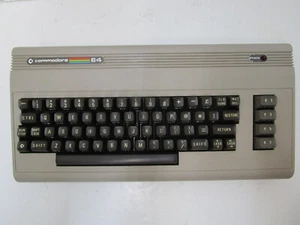 COMMODORE 64 COMPUTER 250425 HEATSINKS CERAMIC SIDKICK TESTED & WORKING LOT #50 - Afbeelding 1 van 17