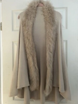 Chaleco de piel sintética Joseph Ribkoff avena Foto 1 de 4