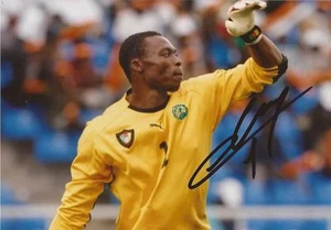 CAMERÚN: FOTO DE ACCIÓN FIRMADA POR CARLOS KAMENI 6x4 + certificado de autenticidad - Imagen 1 de 1