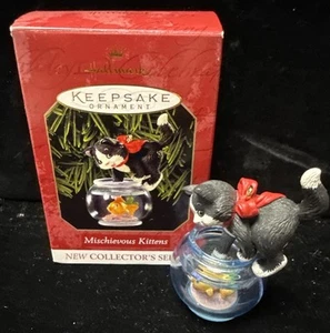 Hallmark - 1999 MISCHIEVOUS KITTENS - Fishbowl Ornament - #1 in Serie (NEU) - Bild 1 von 4