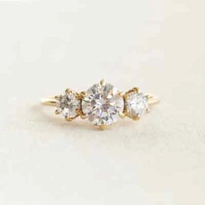 Stella Ring, Dreisteinring, Verlobungsring, Sternring, Moissanitring - Bild 1 von 8