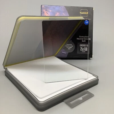 Benro Master 75x100mm 3-stop (GND8 0.9) Soft Graduated Neutral Density Filter - Image 1 of 4