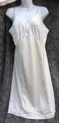 VINTAGE SEARS Slip Vintage Nylon Talla 38 Off White Foto 1 de 4