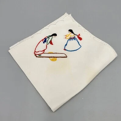 Pañuelo vintage bordado a mano para niñas jugando Teeter Totter  Foto 1 de 4