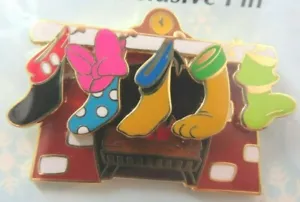 Disney Pin DLR - Cast Holiday 2002 Character Stockings LE 3000 #17902 - Picture 1 of 3