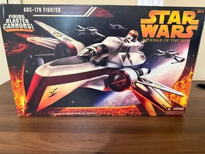 Hasbro Star Wars La Vendetta dei Sith ARC-170 Fighter Jet 2005 NUOVO - Foto 1 di 3