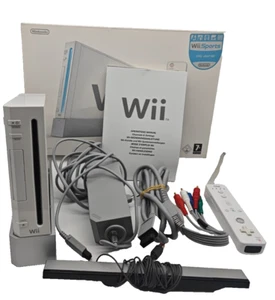 Consola de juegos Nintendo Wii blanca con mando de movimiento sin juego videojuegos - Imagen 1 de 13