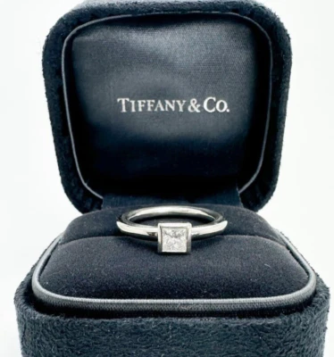 Tiffany & Co. Anillo de diamantes princesa de platino 950,34 quilates tamaño 4,5 L936 Foto 1 de 4