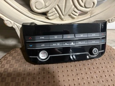 Jaguar F-Pace 2019-2020 OEM tablero central delantero panel de control climático KX6318C858LB Foto 1 de 3