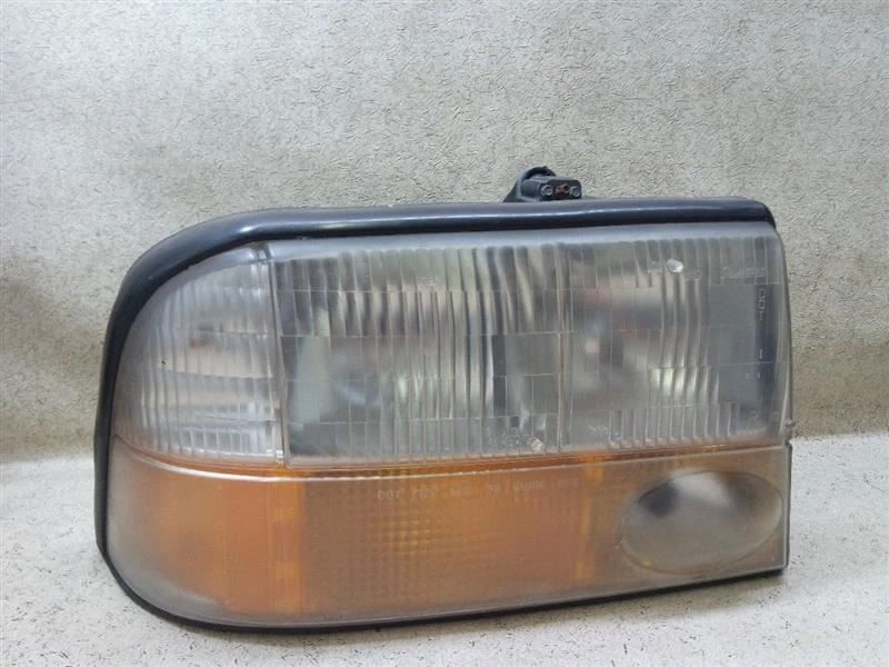 Farol direito do passageiro com neblina compatível com 98-05 Chevrolet Blazer S10/Jimmy S15 - Imagem 1 de 4