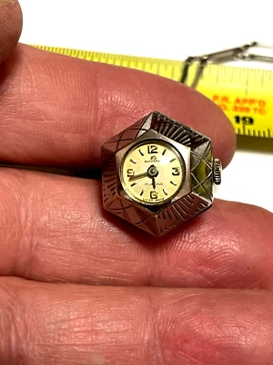 Vintage Bucherer Stars Design Swiss-Made Manual Wind Ladies 28" Inch Chain - Image 1 of 4