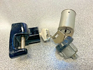 Honda NOS steering, helmet, trunk hatch lock set CB CL GL XL Scooter Elite Aero - Foto 1 di 3