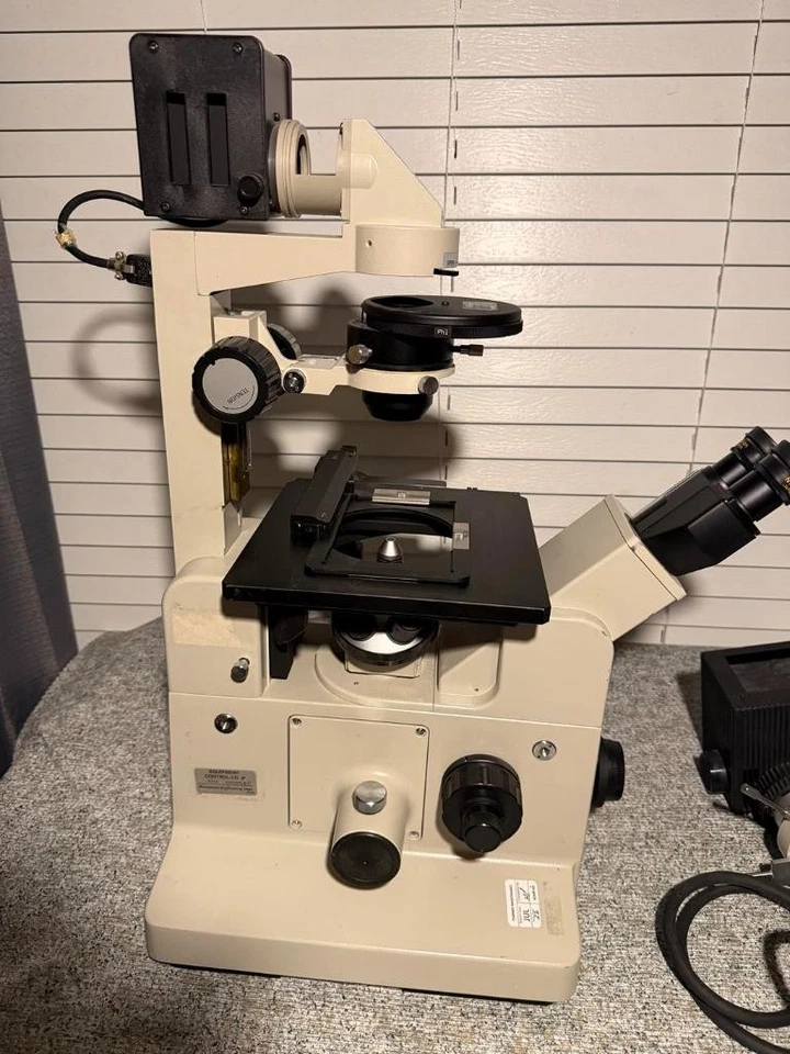 Microscopio invertido Nikon Diaphot Phase Contraste con HG 100w y objetivo centrado Foto 1 de 1