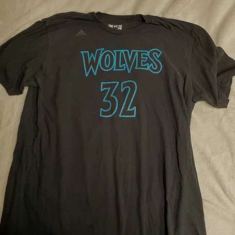 VINTAGE Men's Adidas NBA Minnesota Timberwolves Karl Anthony Towns #32 Cover
