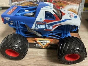 SPIN MASTER 2025 SERIE 24 MONSTER JAM LUCAS STABILIZZATORE OLIO 1:24 - Foto 1 di 5